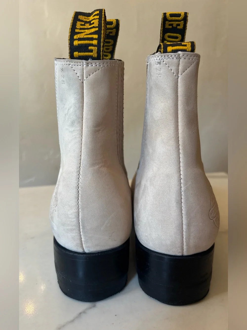Linea de Oro men boots size 8 very light gray color